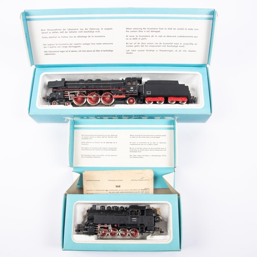 68 - 2 Marklin HO locomotives. DB class 01 4-6-2 tender locomotive, RN01097. Together with a DB class 81 ... 