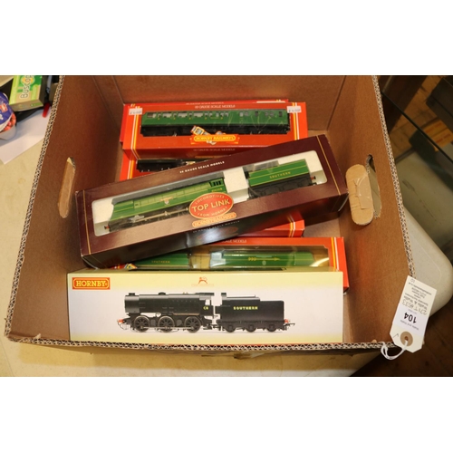 104 - 10x Hornby Railways OO gauge Southern Railway items. Including 3x tender locomotives; a Class Q1 0-6... 