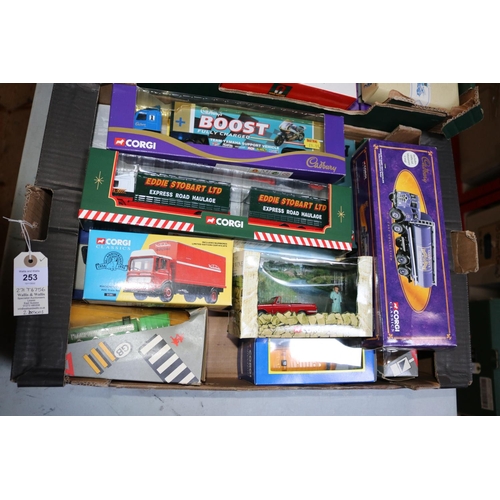 253 - 40+ Corgi items. Including; cars, commerical vehicles, buses, Coronation Street figures, etc. Exampl... 