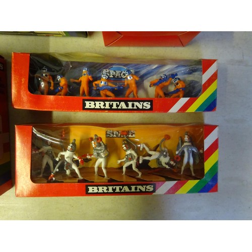 222 - 5x Britains Space series 1980s Deetail sets. Including; 9255 Raiders. 9206 Force Cyborgs. 9127 Alien... 