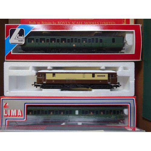 82 - 16x OO gauge railway items by Wrenn, Lima, Hornby, etc. Including 2x Southern Region EMU sets; a 3-c... 