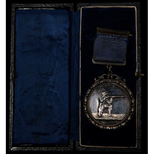 123 - Forfar Volunteer Rifles medal, obverse a kneeling rifleman right, reverse engraved inscription 