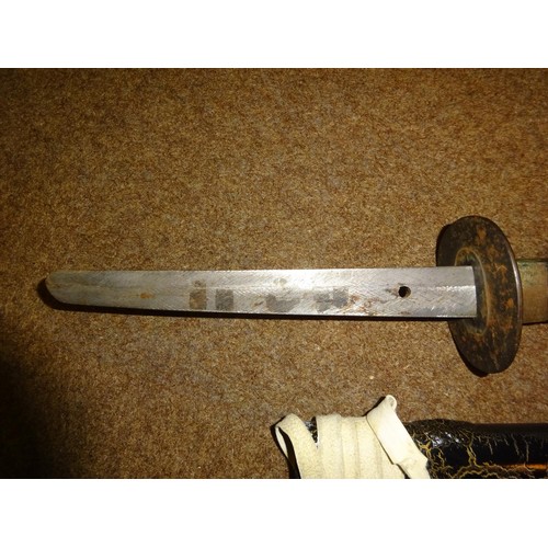 371 - A Japanese sword katana, blade 25½” (polished), the tang with checked file marks and signed with thr... 