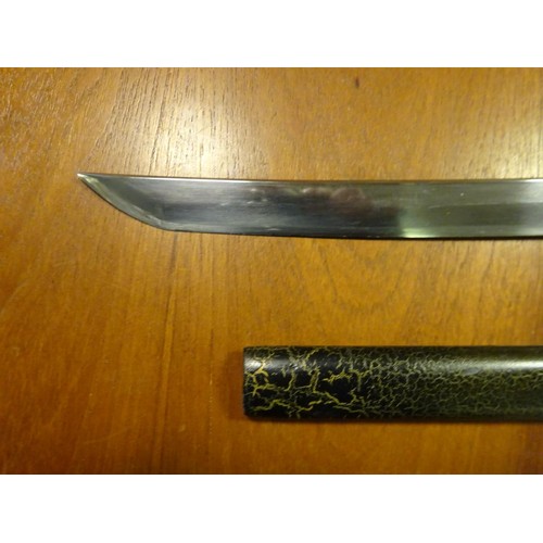 371 - A Japanese sword katana, blade 25½” (polished), the tang with checked file marks and signed with thr... 