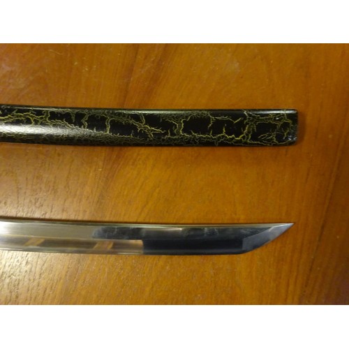 371 - A Japanese sword katana, blade 25½” (polished), the tang with checked file marks and signed with thr... 