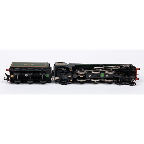 102 - A Hornby Dublo BR (ex.SR) West Country Class 4-6-2 locomotive, Barnstaple 34005, in lined green live... 