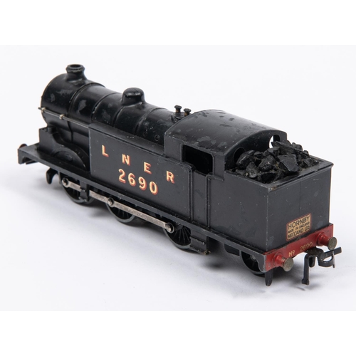 111 - A Hornby Dublo LNER Class N2 0-6-2T locomotive, 2690, in black livery (EDL7). For 3-rail running. Wi... 