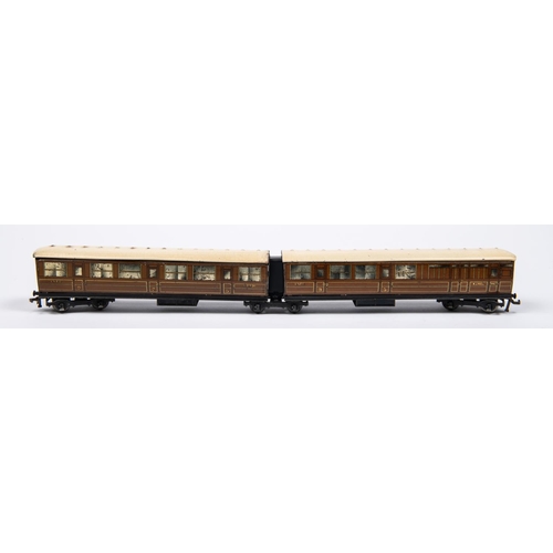 112 - A Hornby Dublo LNER teak Articulated Coach (D252). Full Third, 45401 and Brake Third 45402. In a goo... 