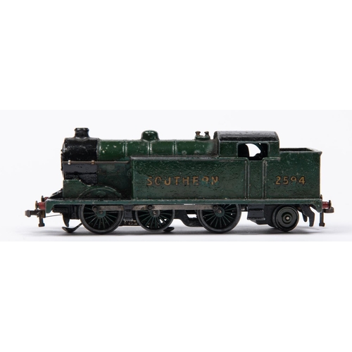 114 - A Hornby Dublo Southern Railway Class N2 0-6-2T locomotive, 2594, in Malachite green livery (EDL7). ... 