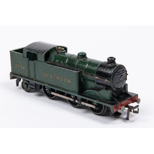 114 - A Hornby Dublo Southern Railway Class N2 0-6-2T locomotive, 2594, in Malachite green livery (EDL7). ... 