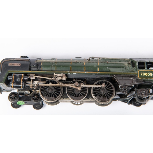 118 - 2x Trix Trains locomotives. An LNER Class A4 4-6-2 locomotive, Mallard 4468, in unlined blue. A BR B... 