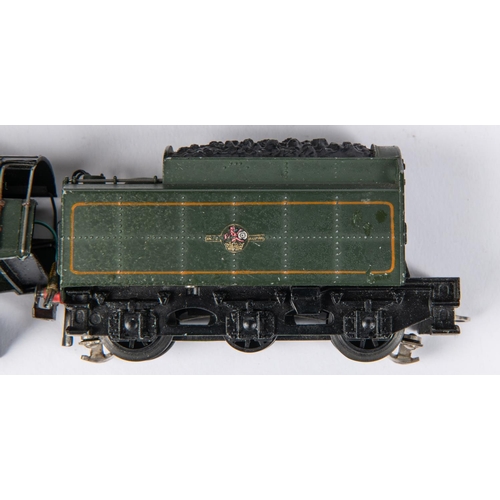 119 - 2x Trix locomotives. A Trix Twin BR Britannia Class 4-6-2 locomotive, Britannia 70000, in lined gree... 