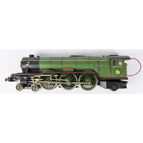 119 - 2x Trix locomotives. A Trix Twin BR Britannia Class 4-6-2 locomotive, Britannia 70000, in lined gree... 