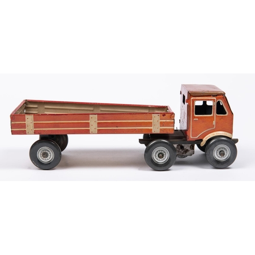 211 - A Mettoy tinplate clockwork articulated lorry. The 4 wheeled tractor unit is in the style of AEC, wi... 