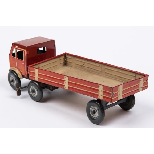 211 - A Mettoy tinplate clockwork articulated lorry. The 4 wheeled tractor unit is in the style of AEC, wi... 