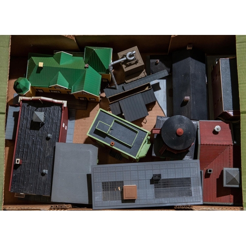 28 - A quantity of Miscellaneous Railway Lineside Buildings and Accessories. Most plastic. Including engi... 