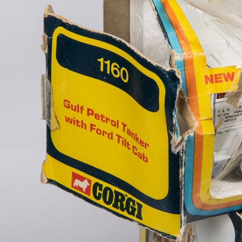 367 - 4x Corgi. A Hyster Challenger 800 (1113) in yellow with United States Lines on container. Mack-Pries... 