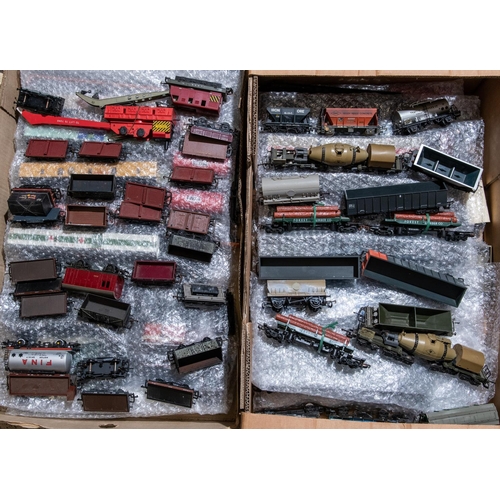 37 - A quantity of OO gauge Freight Rolling Stock. Including A Tierwag, Container Flats, 'Ford' LWB Cover... 