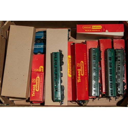 45 - 17x Tri-ang OO gauge railway items. Including 7x locomotives; a BR Britannia Class 4-6-2, 70000. An ... 