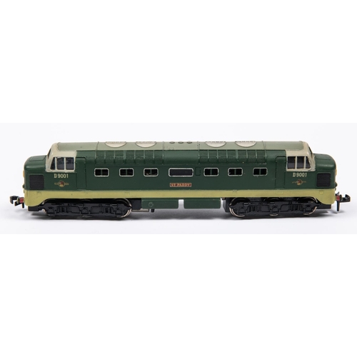 95 - A Hornby Dublo BR Deltic Class 55 Co-Co diesel locomotive, St. Paddy D9001, in two-tone green livery... 