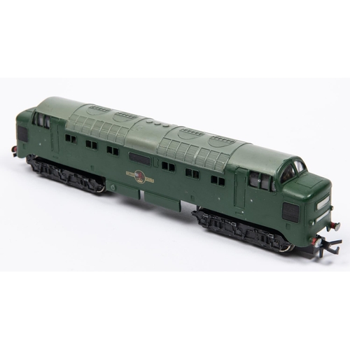 96 - A Hornby Dublo BR Deltic Class 55 Co-Co diesel locomotive in unlined green livery (3232). For 3-rail... 