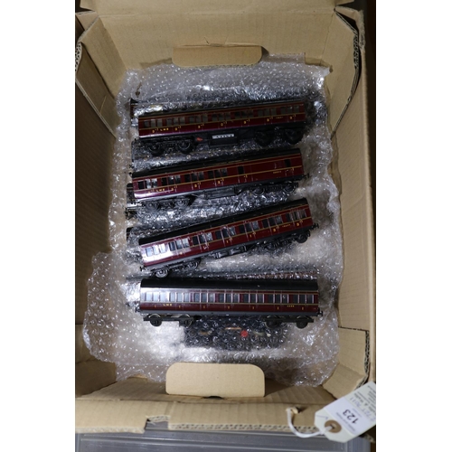 123 - 9x Exley and one Hambling OO gauge tinplate LMS bogie coaches. Including; 6x suburban coaches, Dinin... 