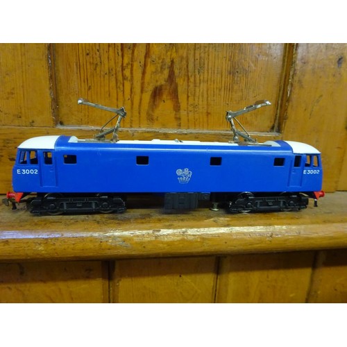 85 - 5x Hornby Dublo locomotives for 3-rail running. Including; a BR Class 81 Bo-Bo electric loco, E3002,... 