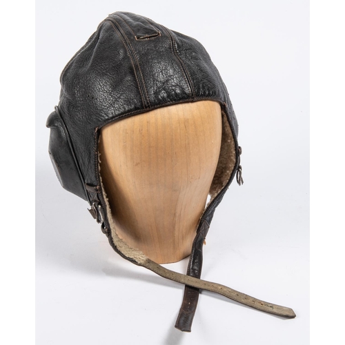 320 - A WWII period leather flying helmet, with rubber ear cups and sheepskin lining. GC £150-200