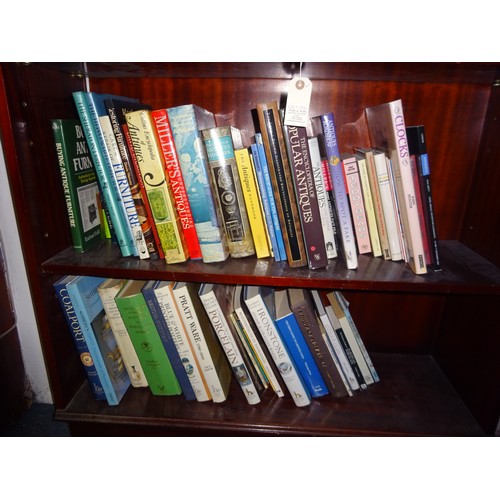 108 - 40+ Antique and collectables related reference books. Subjects include; Furniture, Pratt Ware, Potte... 