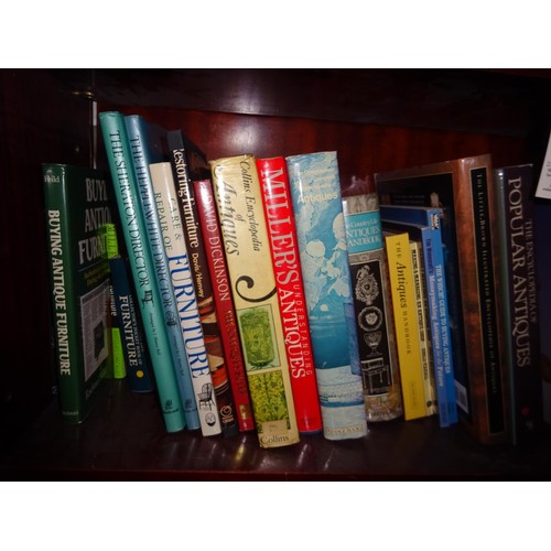 108 - 40+ Antique and collectables related reference books. Subjects include; Furniture, Pratt Ware, Potte... 