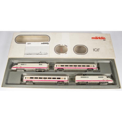 104 - A Marklin HO gauge ICE electric pantograph 4 car train (3371). Comprising; 2x driving cars and 2x pa... 
