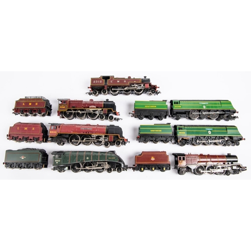 123 - 7x OO gauge locomotives by Hornby, Tri-ang etc. Including; 2x SR Battle of Britain Class 4-6-2 locos... 