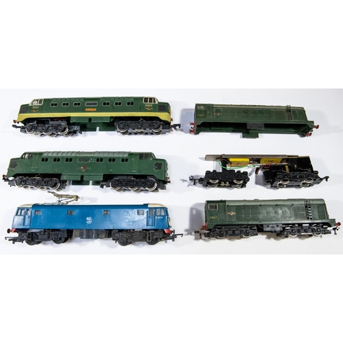 131 - 5x Hornby Dublo/Tri-ang diesel and electric locomotives for 2-rail running. Including; a Class AL1 e... 