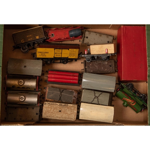 142 - 40+ Hornby O gauge tinplate items. Including; a clockwork BR No.51 0-4-0 tender loco, 50153. An LMS ... 