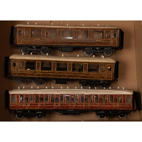 152 - 3x O gauge LNER coaches. Including; a Full Third with scratchbuilt elements and some commerical part... 