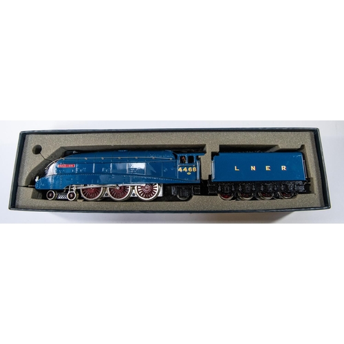 160 - An O gauge ACE Trains LNER Class A4 streamlined 4-6-2 tender locomotive, Mallard 4468, in lined blue... 