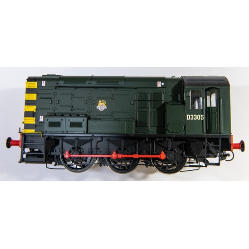 165 - A Dapol O gauge BR Class 08 diesel 0-6-0 locomotive. D3305, in Brunswick Green. For 2-rail running. ... 
