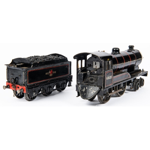 172 - A Bassett Lowke O gauge clockwork BR 4-4-0 tender locomotive, 61685, in lined black livery. Adapted ... 