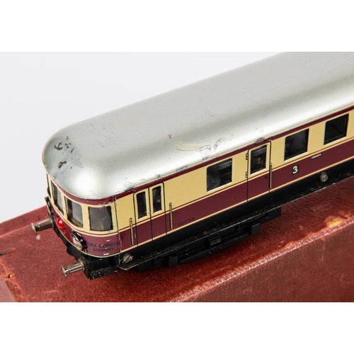 89 - 4x HO/OO gauge German outline locomotives by Marklin and Trix Twin, all for 3-rail running. A 2-car ... 