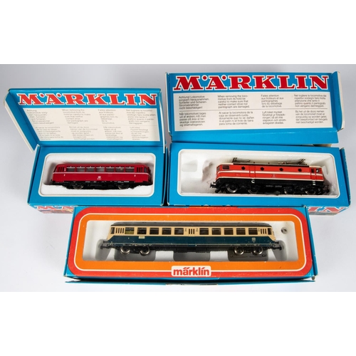 92 - 3 Marklin 'HO' gauge items. A DB Bogie Diesel Railcar (3028). RN 515 023-0. In blue & cream livery. ... 