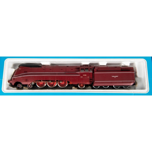 99 - A DR class 03 4-6-2 Tender Locomotive (3089). RN 03 1055 in silver lined deep red livery. Boxed with... 