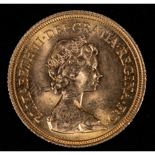 33 - Elizabeth II regular issue Sovereign 1974, Unc