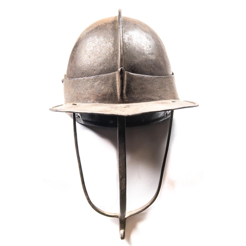 420 - A good Cromwellian trooper's 3 bar lobster tail helmet, skull formed from 2 pieces, one piece neck g... 