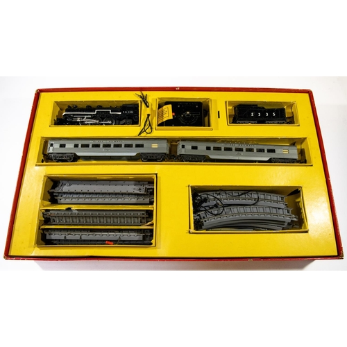 190 - A scarce Tri-ang 'OO' gauge Train Set. No. R7X Transcontinental Series, comprising North American ou... 