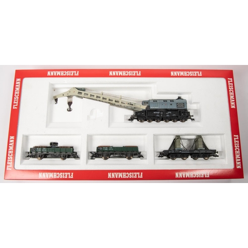 124 - A Fleischmann HO DB suburban passenger train set 324. Comprising a Class 65 2-8-4 tank locomotive, R... 