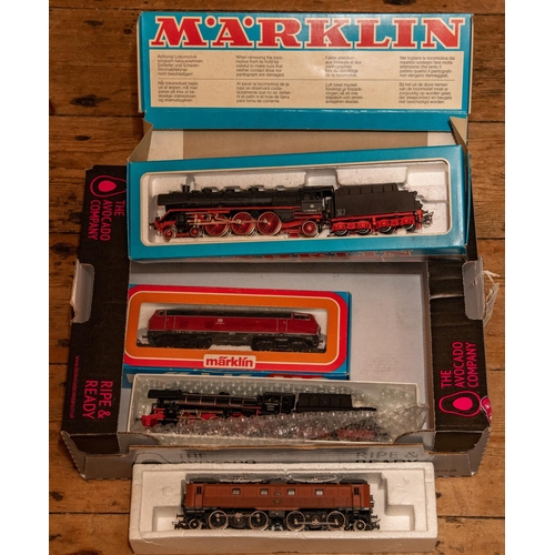 132 - 4x HO gauge locomotives by Marklin and RoCo. Including; a Deutsche Bahn 4-6-2 tender loco, 003160-9,... 