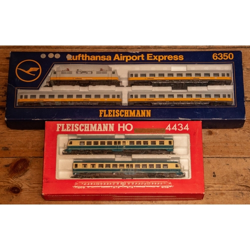 140 - 2 Fleischmann DB unpowered Suburban DMU's. Driving cabs in blue and cream with aluminium finish to c... 