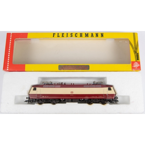 159 - Fleischmann HO Bo-Bo Electric Locomotive 4350. A D.B. Class 120 in cream and maroon livery, RN120002... 