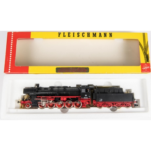 165 - Fleischmann HO Steam Tender Locomotive 4177. A DB 2-10-0 in satin black and red livery, RN 051628-6.... 