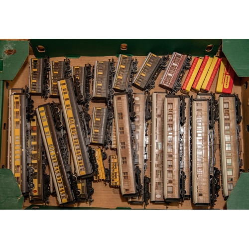 178 - A quantity of OO gauge railway by various makes. Including; 4x Wills Finecast part constructed locom... 